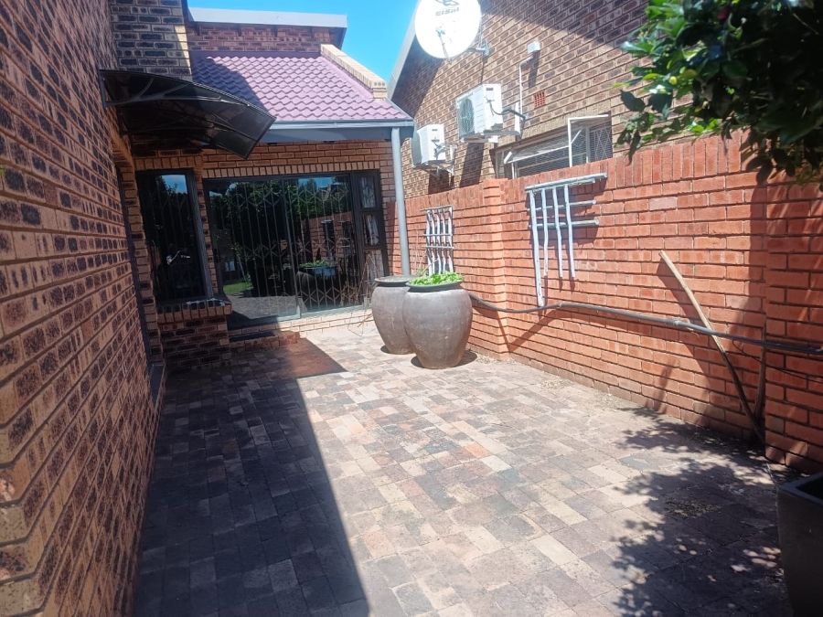 3 Bedroom Property for Sale in Royldene Northern Cape